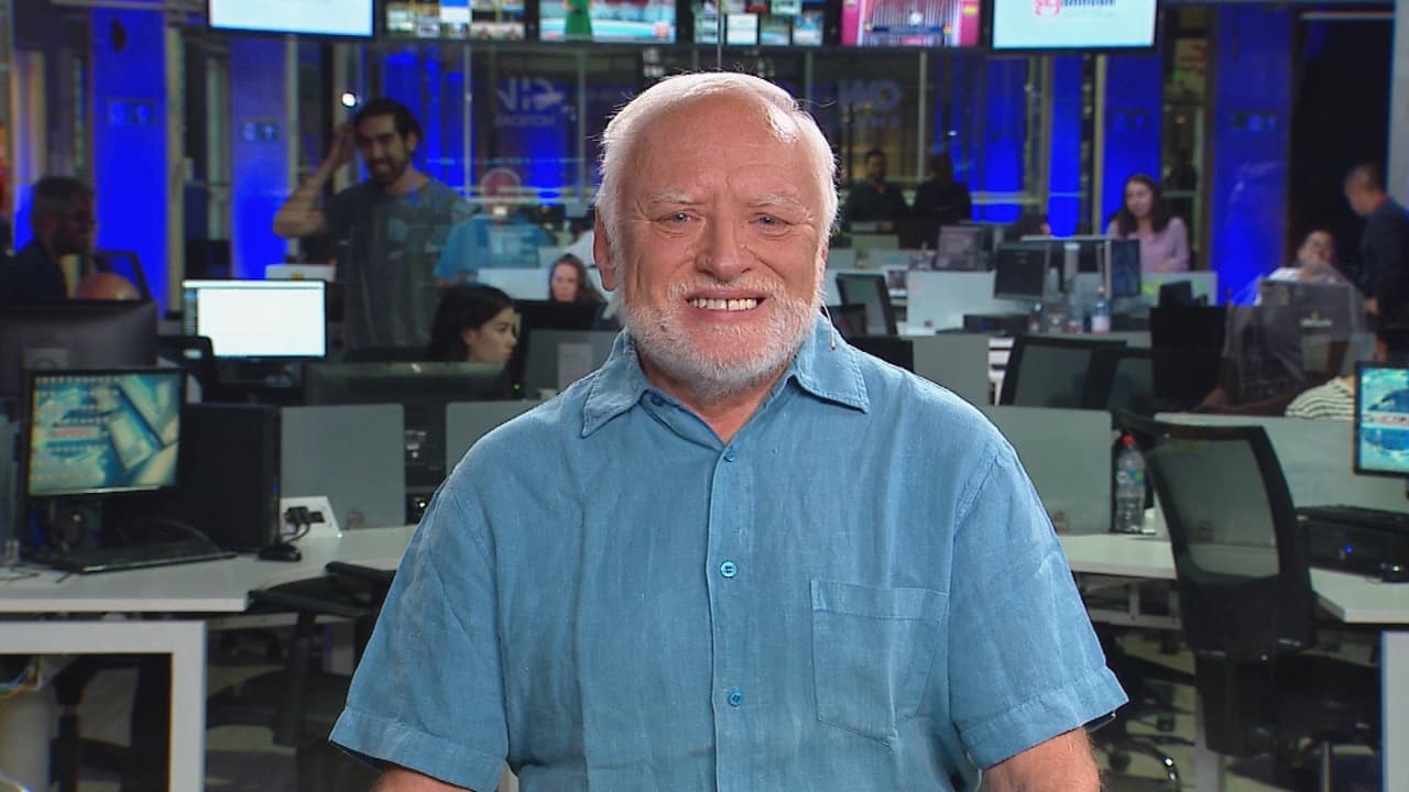 "Quería destruir todas mis fotos", llegó a contar este señor para CNN.
