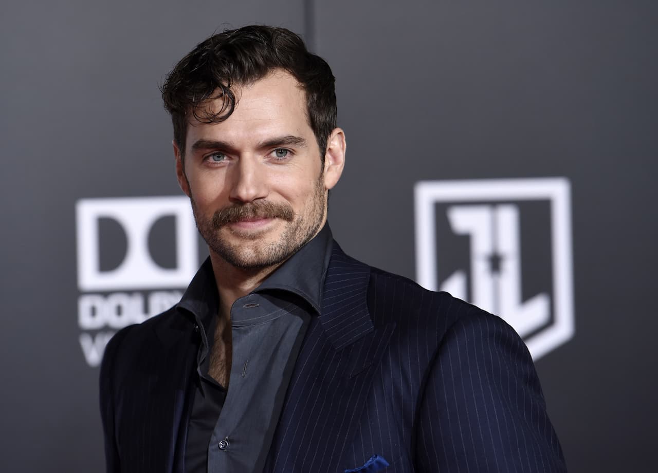 Henry Cavill presume nuevo look en el adelanto de Argylle con Dua Lipa