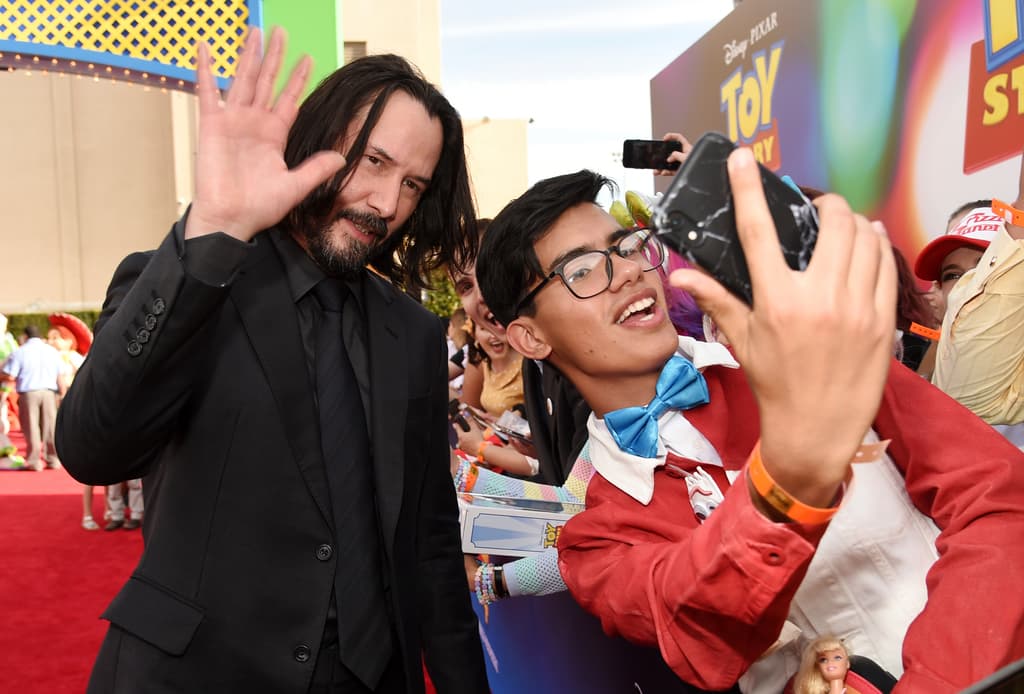 Keanu Reeves robó el aliento en la premiere de Toy Story 4 | Canal 5 ...