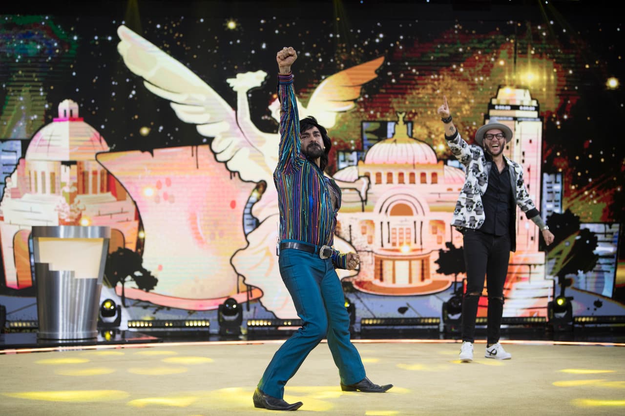 Como Zel abandonó la competencia por el incidente, Albertanó ganó la final de ese juego.