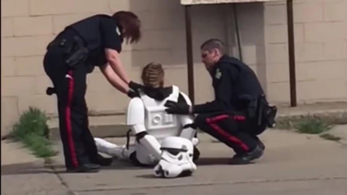 Así arrestaron en Canadá a una cosplayer de Star Wars