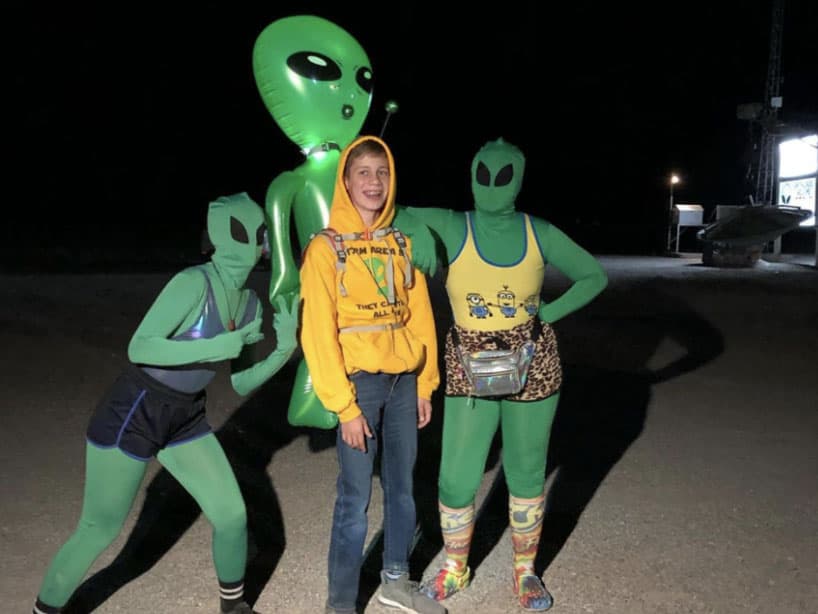 Obviamente el desierto de Nevada se cubrió de "aliens verdes".