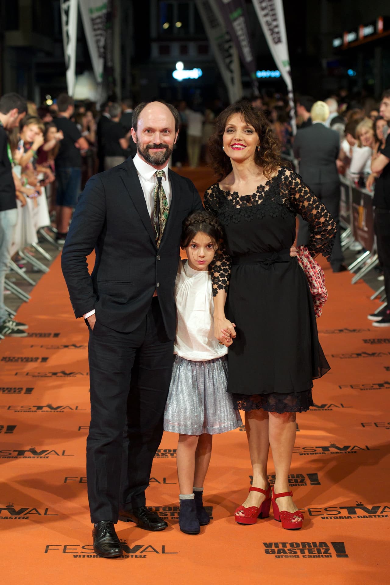Dafne nació en Madrid, España. Su padre es un actor británico llamado Will Keen y su madre es María Fernández Ache, actriz, directora de teatro y escritora española, por ello habla a la perfección inglés y español.