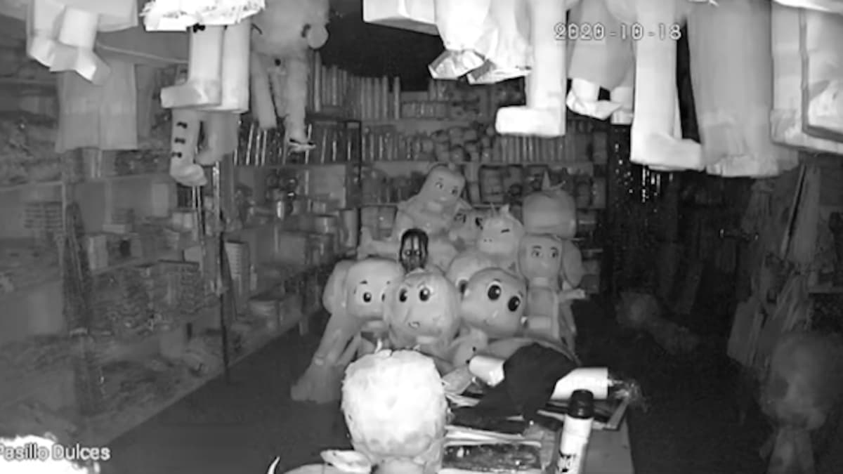 Tienda Mario llena de piñatas