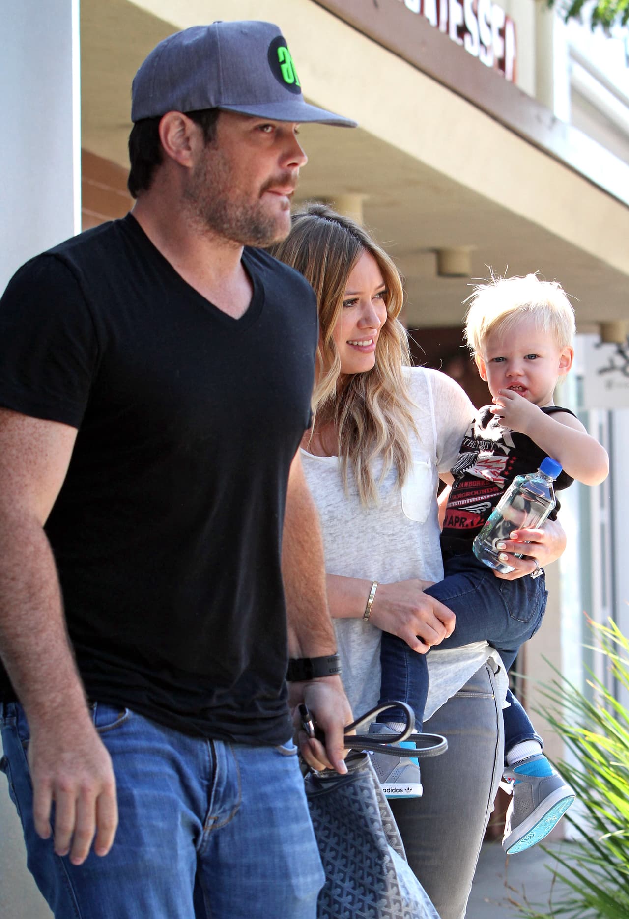 En cuanto a su vida personal, Hilary estuvo casada con el jugador de hockey Mike Comrie (2010-2016), con quien tuvo un hijo llamado Lucca Cruz Comrie que nació en marzo de 2012.