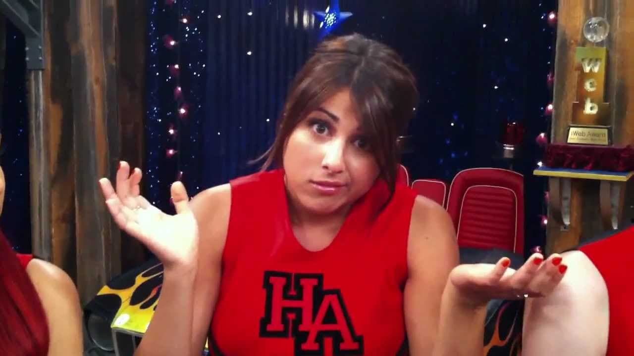 En iCarly salió como porrista en el capítulo "iPsycho" (2010), en un equipo formado por Ariana Grande y Matt Bennett, ambos también de Victorious.