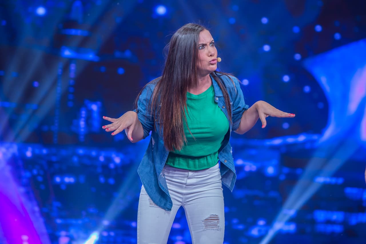 Zel... Zel hace todo bien, punto. Lee los labios, hace lip sync, se rifa el físico en el Escenario Inclinado.