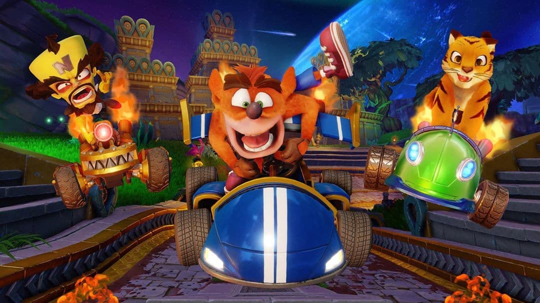 La descripción en el sitio señala que: “Neo Cortex y N. Troopy regresaron a las andadas y esta vez no planean darle con todo al universo, ¡su objetivo es el multiverso entero! Crash y Coco tendrán que juntar cuatro máscaras cuánticas y trastocar las leyes de la realidad para salvar al mundo. ¿Habilidades nuevas? Evidentemente. ¿Más personajes jugables? Sep. ¿Dimensiones alternativas? Obvio. ¿Jefes alocadísimos? Por Supuesto”.