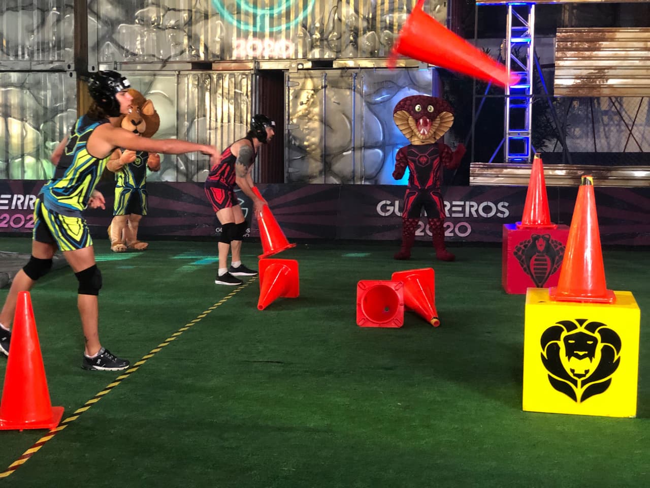El circuito de velocidad tuvo una complicación al integrar el reto de los conos al aire. Montu y Yann fueron los primeros en pasar y el de Cobras ganó. Macky le dio continuidad a su equipo al vencer a Aurélie, lo mismo que Agustín hizo con Jeff. Reno rompió la racha al triunfar contra Dariana, acto que repitió Sebastián con Jorge. Cobras sumó 100 puntos y el marcador subió a 750 vs 1100 de Leones