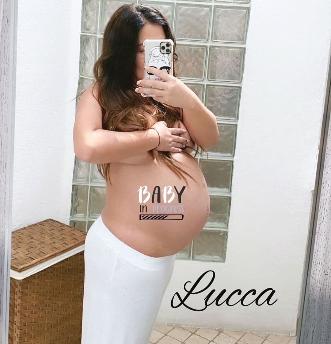 A pesar de estar en la recta final de su dulce espera, Mariana siguió compartiendo diapositivas de lo mucho que ha cambiado su cuerpo.