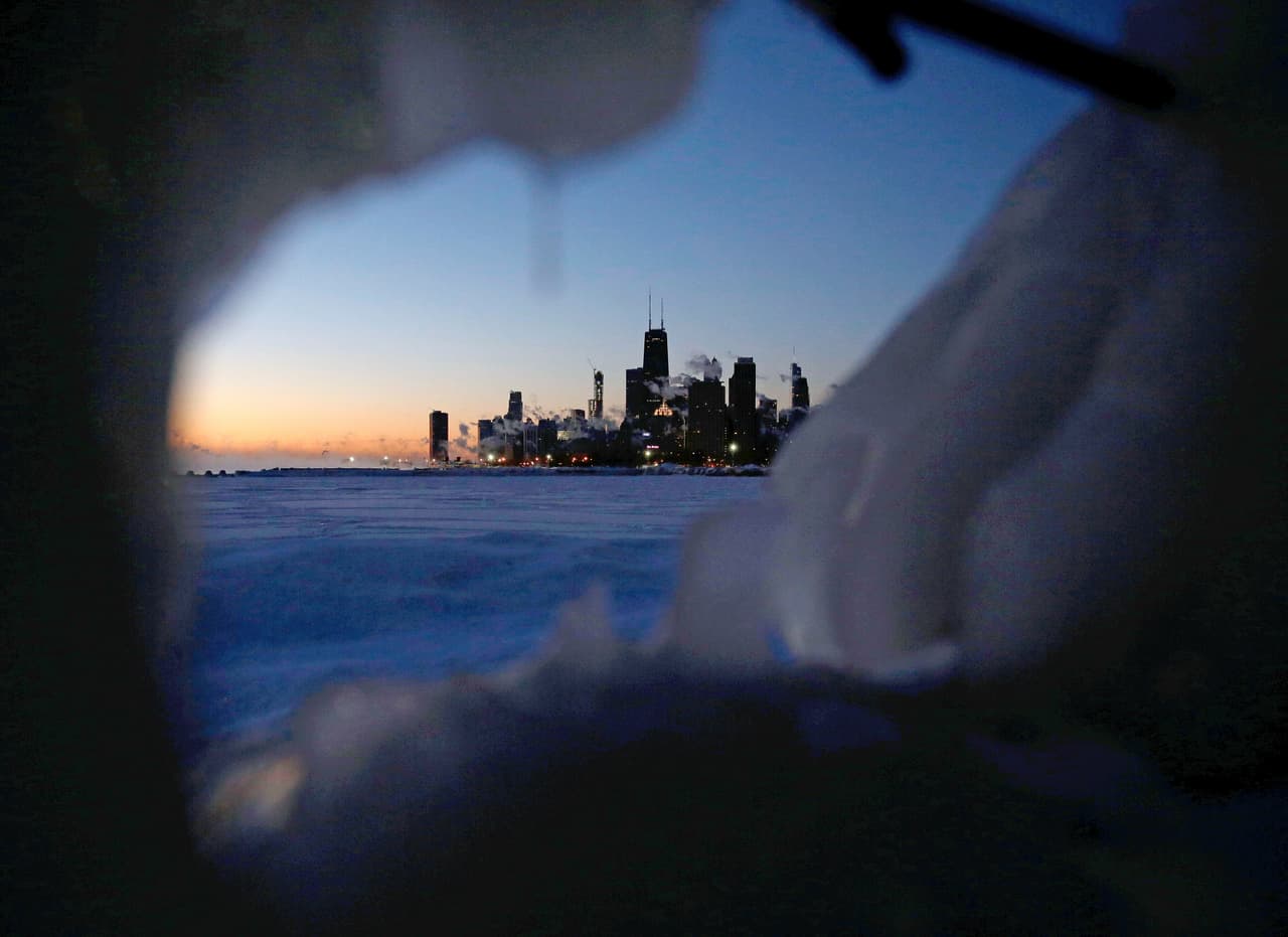 Este inicio de año ha sido tan frío en Chicago que se reportan temperaturas inferiores que en el Polo Norte.