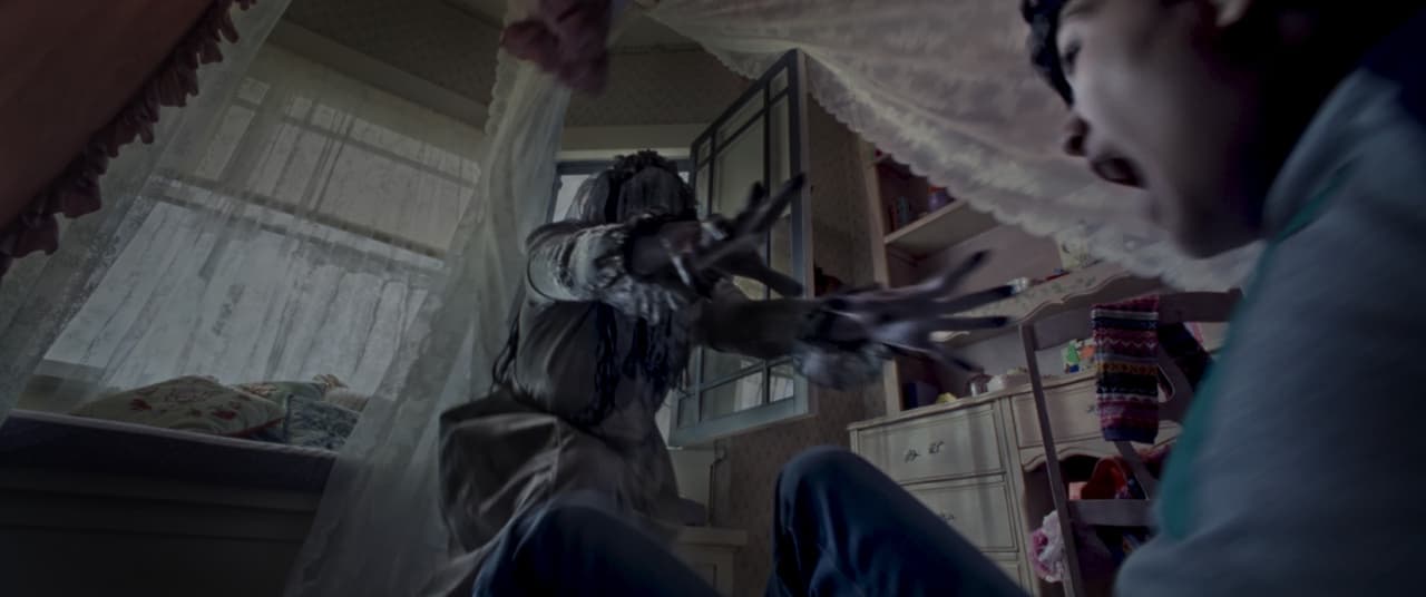 La música es una composición de Joseph Bishara (las películas de “Annabelle” y “El Conjuro”).