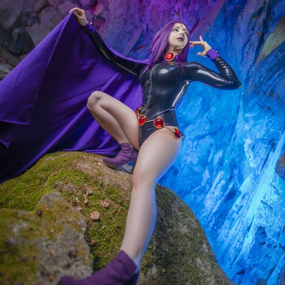 Luce increíble como Raven, de los Teen Titans.