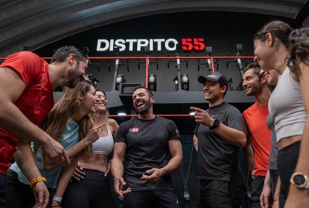 Este León también es empresario, ya que es socio fundador de Distrito 55, uno de los mejores estudios de entrenamiento en México.