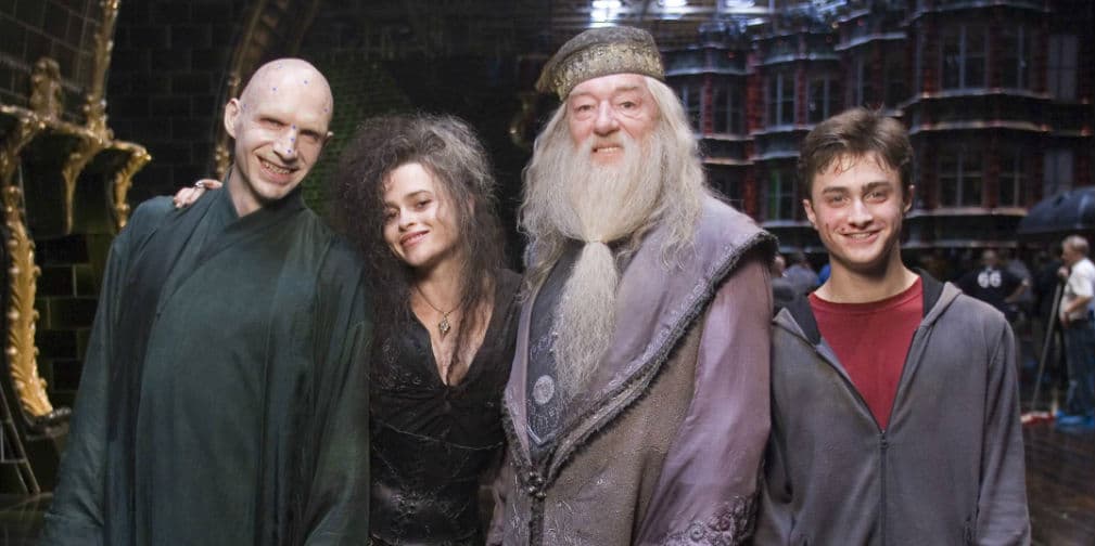 Los libros en la oficina de Dumbledore en realidad son directorios telefónicos que encuadernaron para que lucieran viejos.