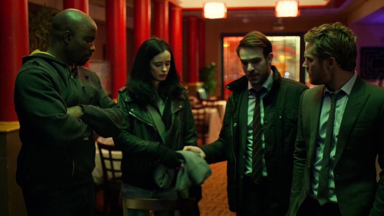 Mike Colter, Krysten Ritter, Charlie Cox y Finn Jones en la serie 'The Defenders'.