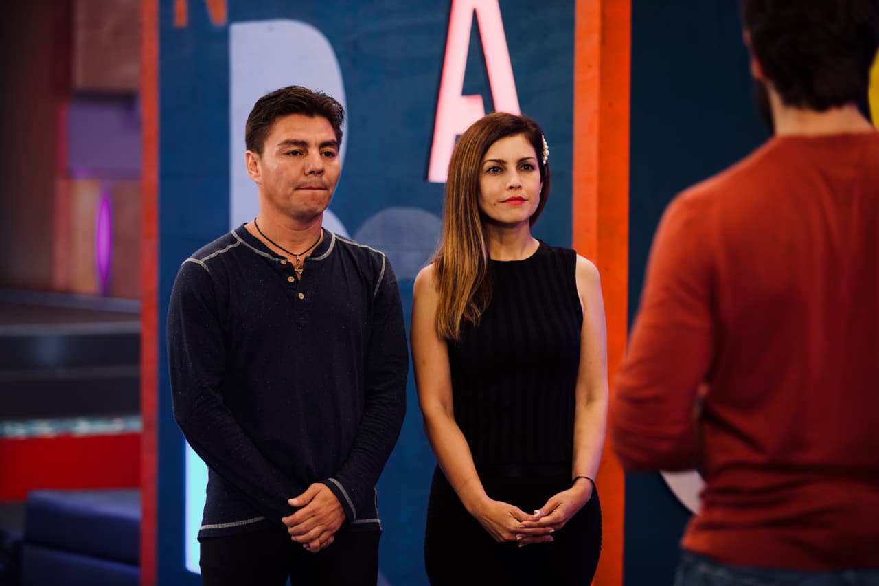 El Travieso Arce quedó suspendido en el aire y perdió mucho tiempo, esto hizo que él y su mujer estuvieran nominados nuevamente.