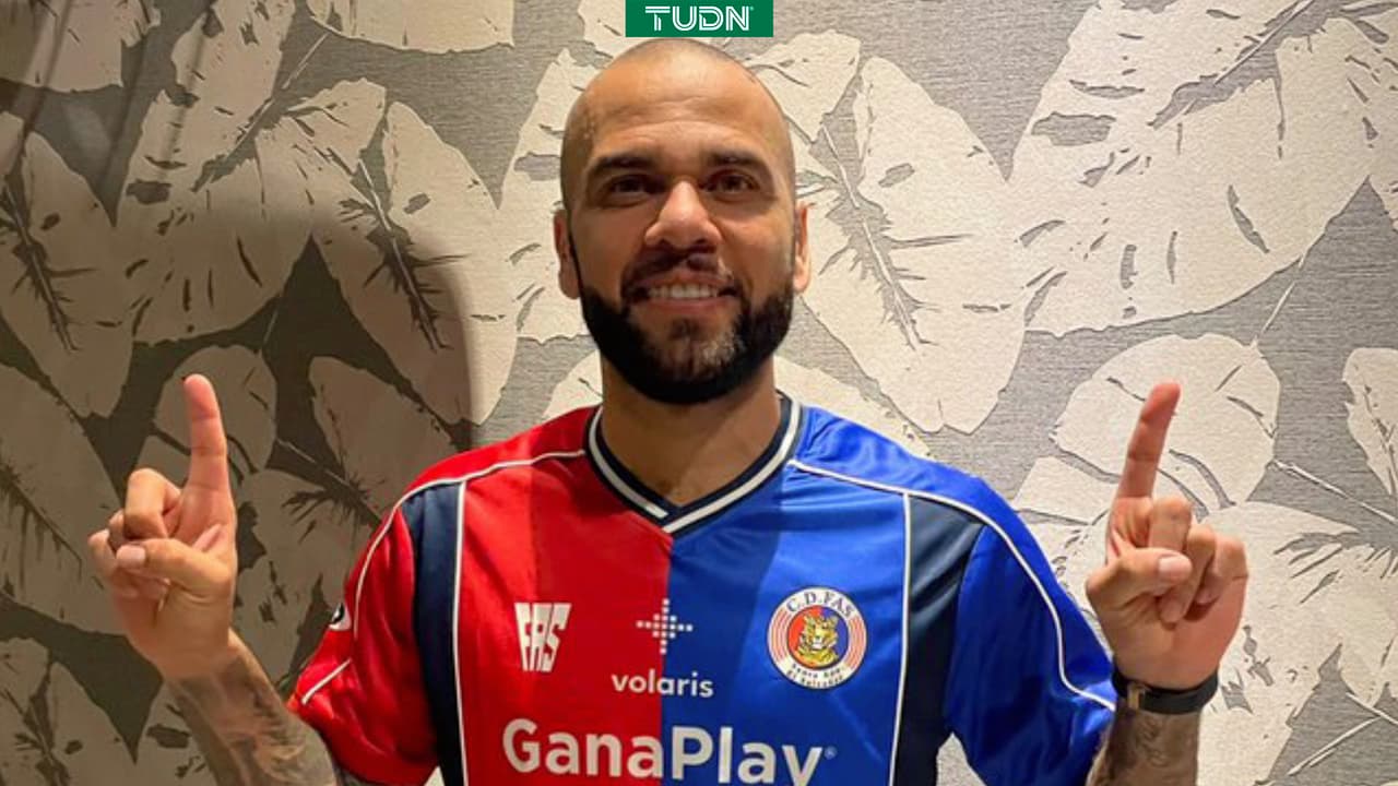 Dani Alves reaparece con equipo de El Salvador