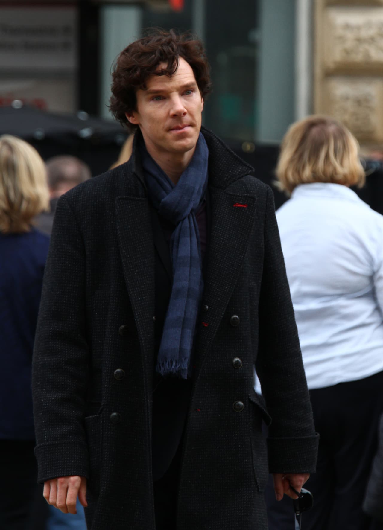Para interpretar a Sherlock, Benedict tuvo que bajar de peso, ya que su apariencia delgada haría parecer más inteligente a su personaje porque en el show lo vemos cultivando más su inteligencia que cuidando su cuerpo.