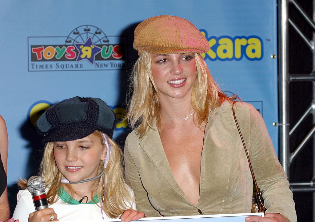 Su carrera empezó en 2002, cuando interpretó a la versión infantil de Lucy Wagner en 'Crossroads', la película que tuvo a su hermana, Britney Spears, como personaje principal.