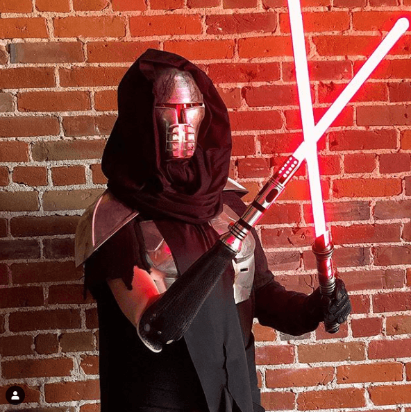 A Trace, en tanto, le tocó ser un muy espectacular Sith.