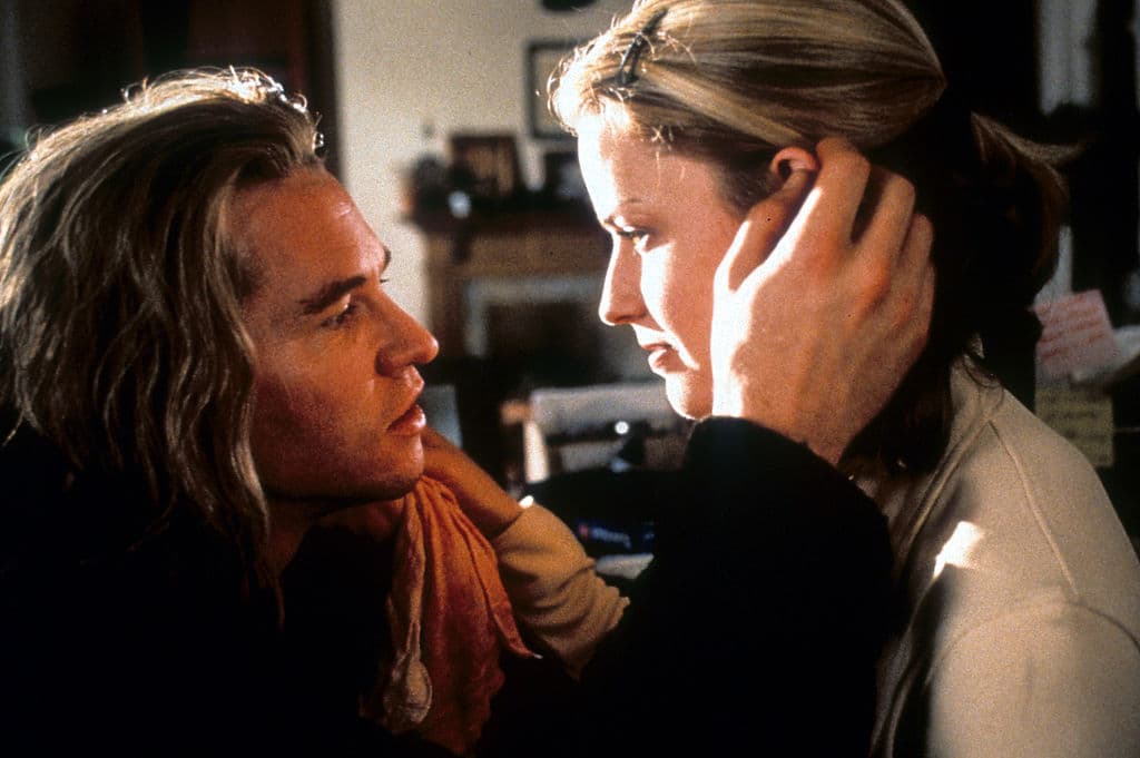 Mientras que en el terreno de la acción demostró sus habilidades en el remake de espías de 1997 'The Saint', junto a Val Kilmer. Ahí fue la Dra. Emma Russell.
<br>