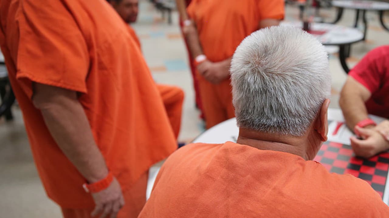 Habla exesposa de abuelo que murió bajo custodia de ICE: "Dormía en el piso” del centro de detención