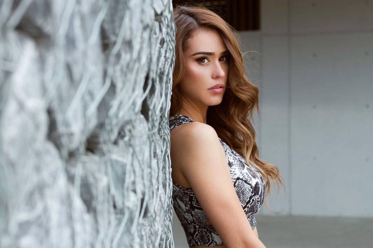 Yanet García se convirtió en Caperucita Roja para Halloween