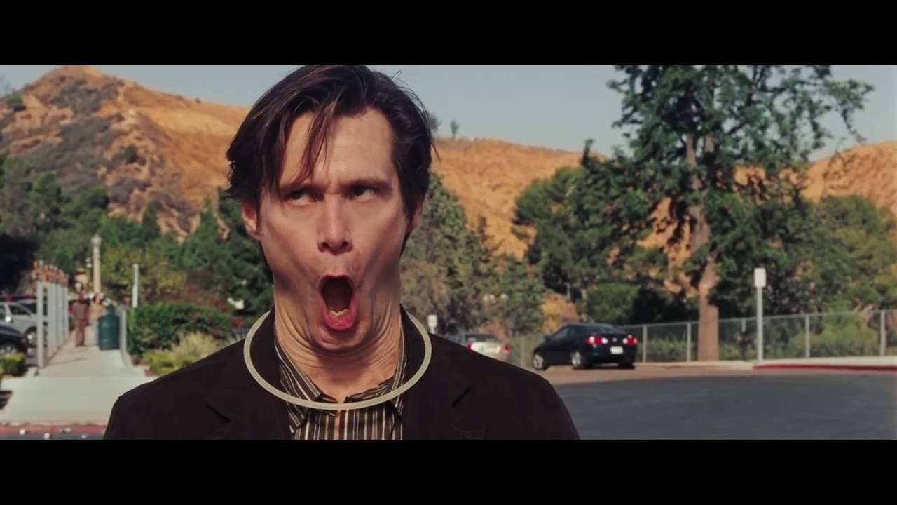 Algo similar pasó cuando Eugenio Derbez dio voz a Jim Carrey en Sí, Señor. Esto en lugar de Mario Castañeda, quien es el actor habitual para doblar al cómico canadiense.