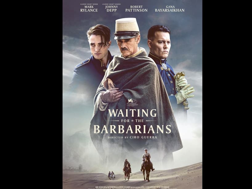 ‘Waiting for Barbarians’ (2019). Pattinson, Johnny Depp y Mark Rylance protagonizan este filme que narra la vida de un grupo de soldados que están en la región fronteriza de un imperio que aparentemente está en paz.