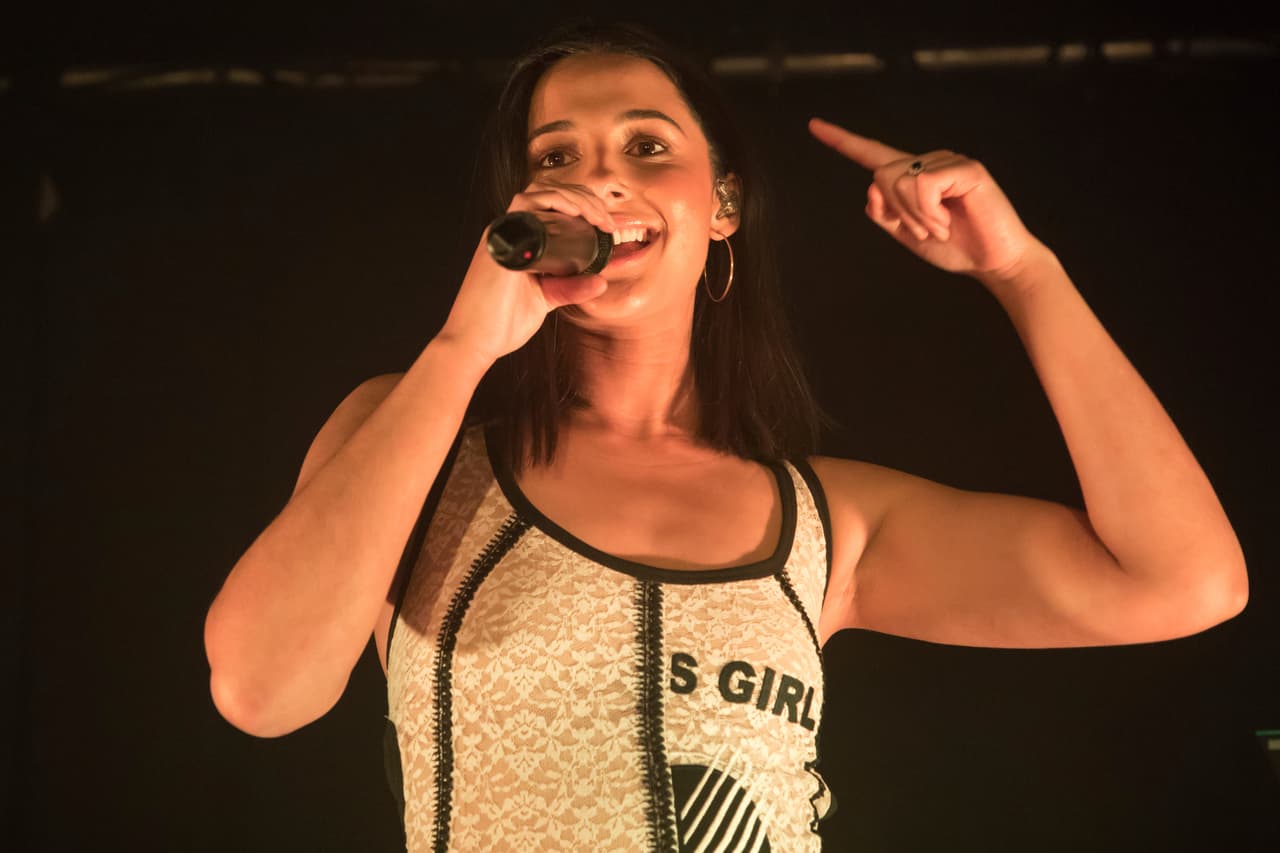 Además de ser actriz, es cantautora de temas como 'Say Nothing' y 'Lover's Lies'.