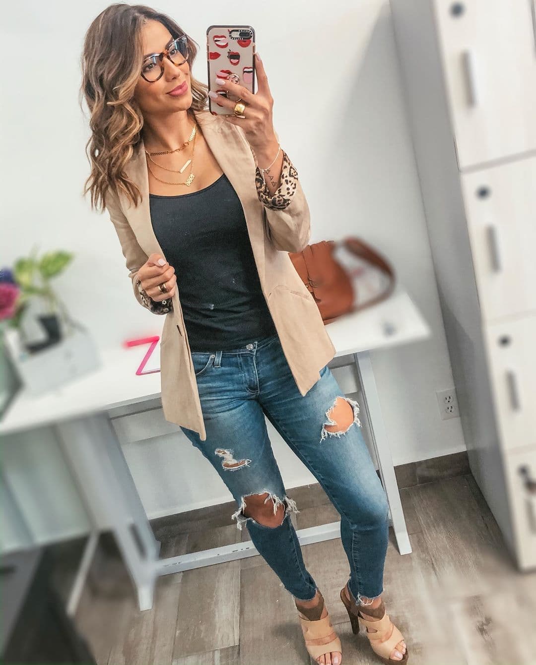 Le encanta la moda, por ello es habitual que presuma el conjunto que está usando ese día, ¿qué te parece este outfit?