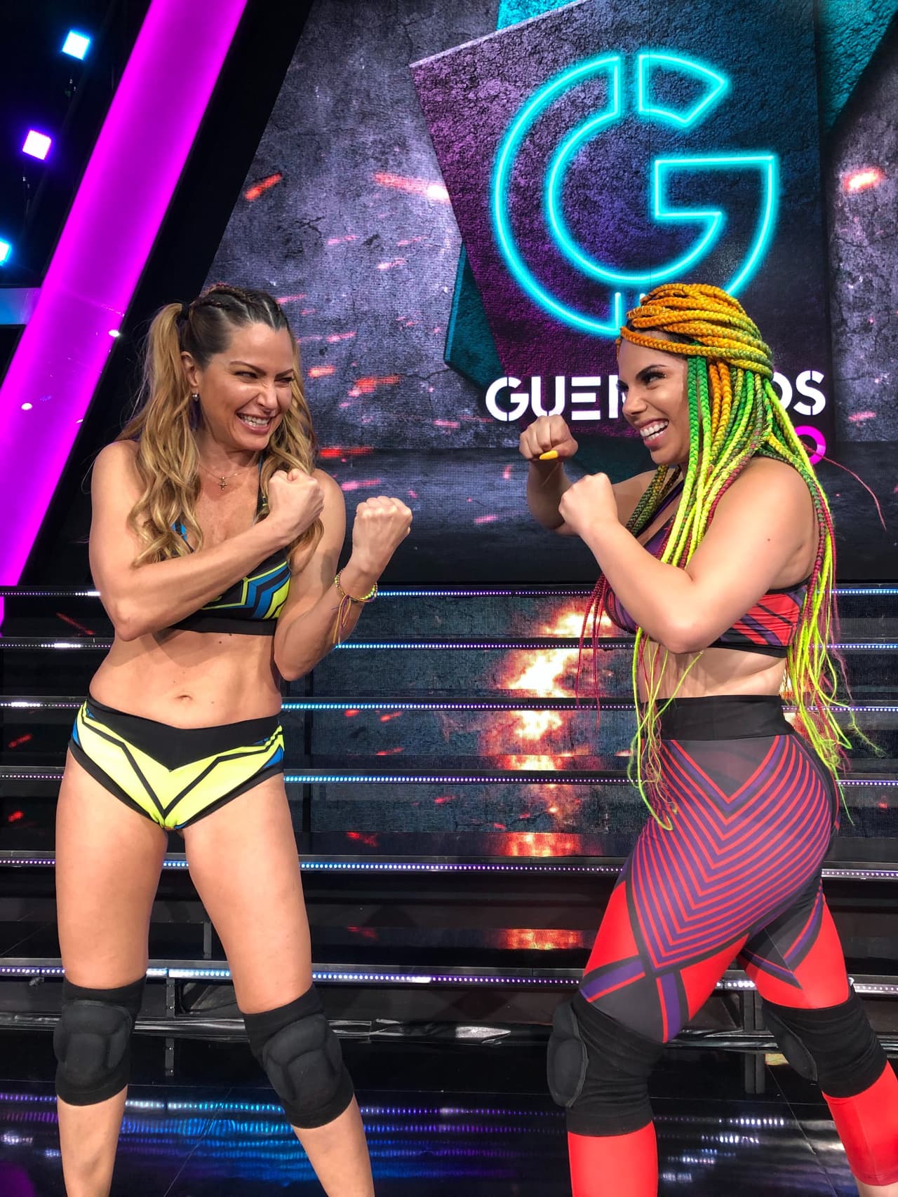 Hubo dos invitadas: Lizbeth Rodríguez en Cobras con un look llamativo, y Leones tuvo a Martha Julia.
