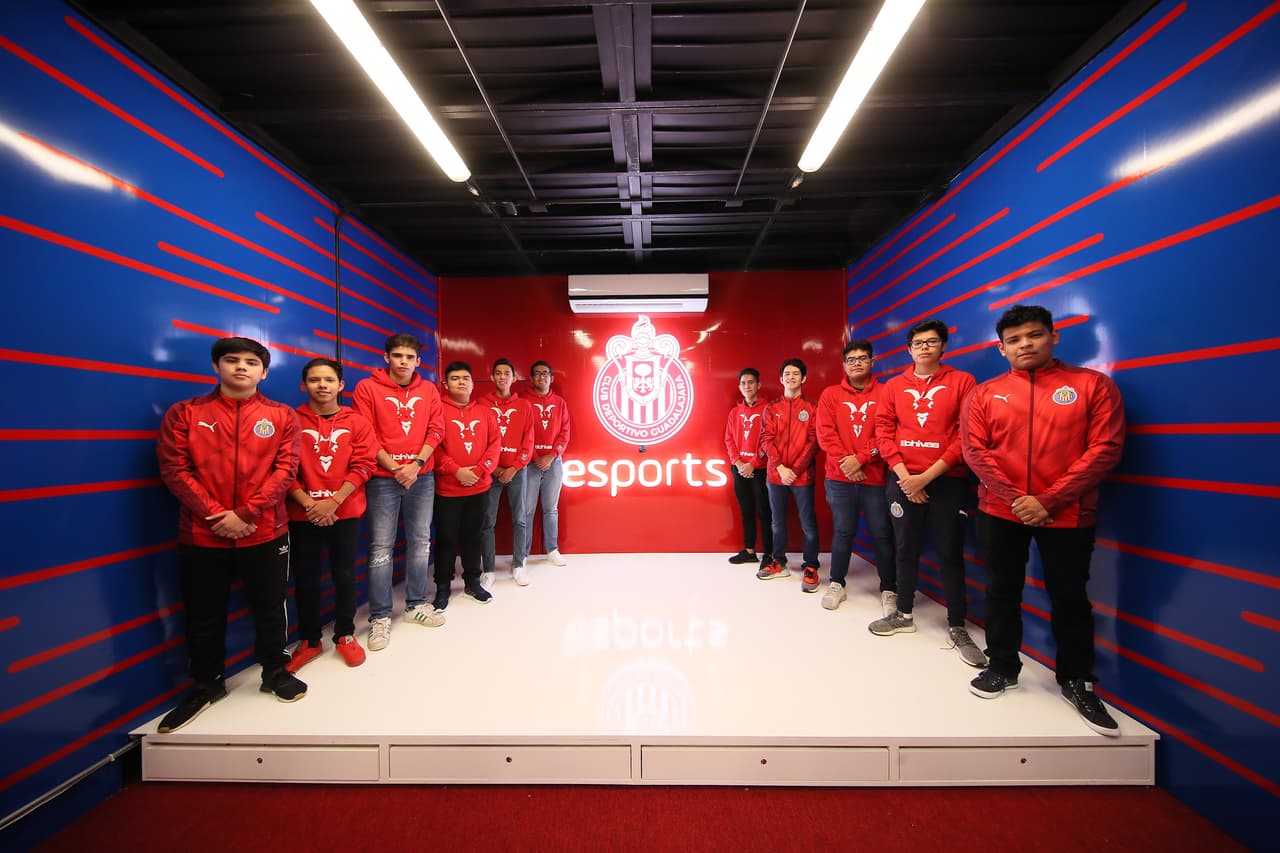 ¡Así le entran las Chivas del Guadalajara a los videojuegos profesionales!