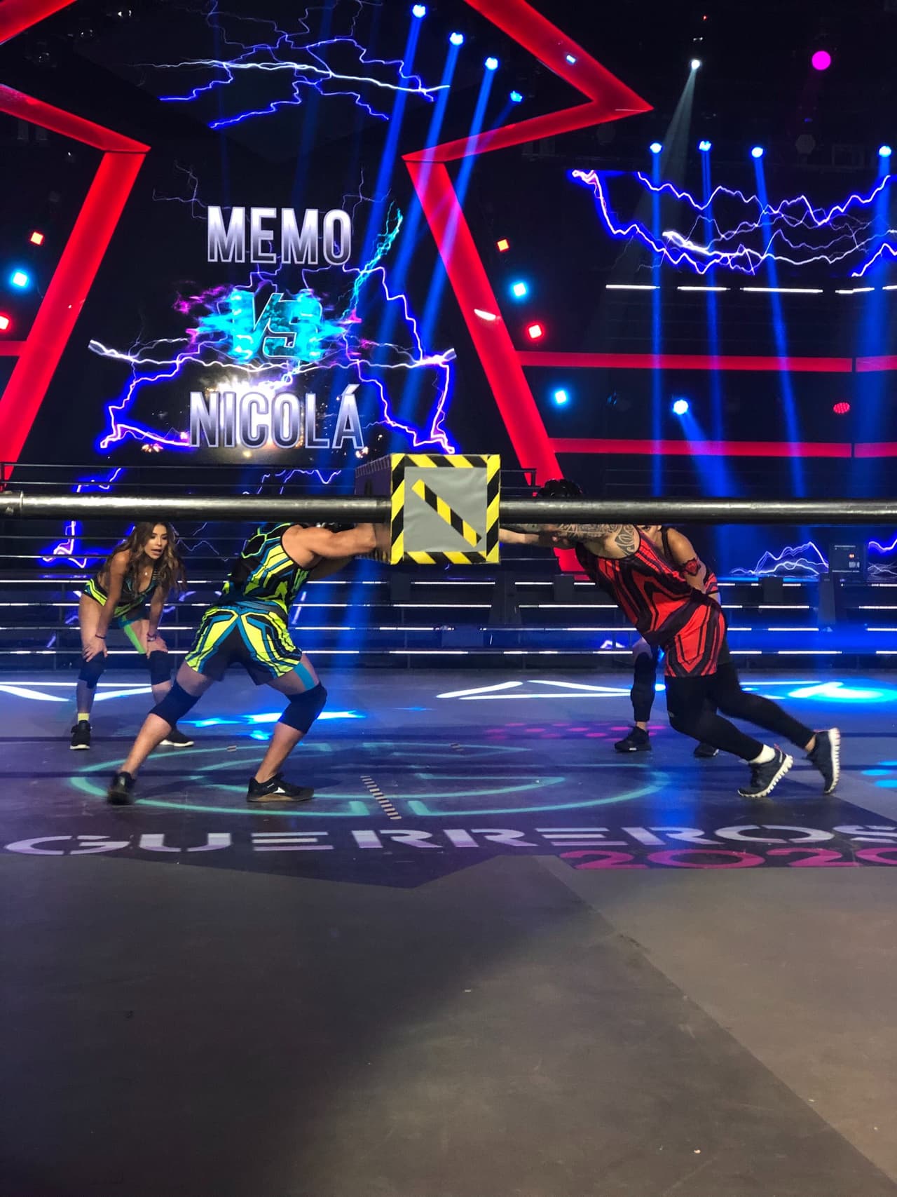 El programa empezó con el reto 'Fuerzas opuestas' con Memo y Nicola, siendo la Cobra quien ganó el desafío.