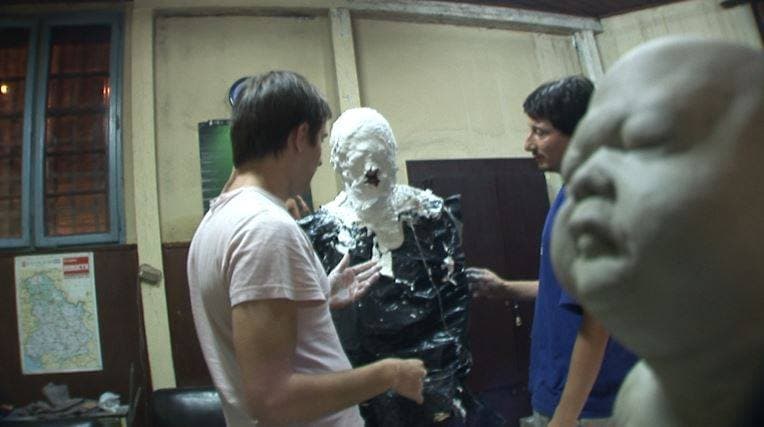 Unearthed Film sacará un documental llamado A Serbian Documentary por el décimo aniversario de la cinta. El responsable de la empresa, Stephen Biro (
<i><b>American Guinea Pig</b></i>), se encarga de dirigirlo