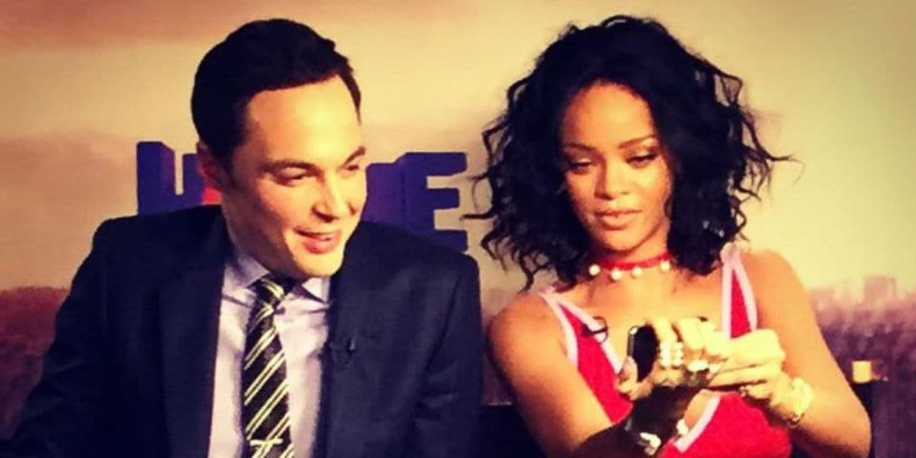 Rihanna le da clases a 'Sheldon Cooper'