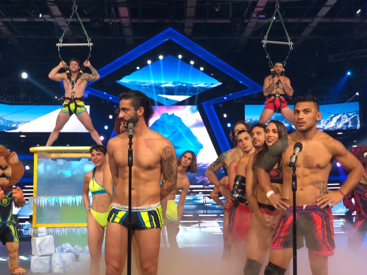 Potro cometió otro error e hizo que su compañero se congelara. Esto fue después del berrinchazo que protagonizó minutos antes al no saber perder. Esta actitud antideportiva provocó que el Tribunal le descontara 100 puntos a Leones. Afortunadamente, reconoció su error y terminó disculpándose con la gente.