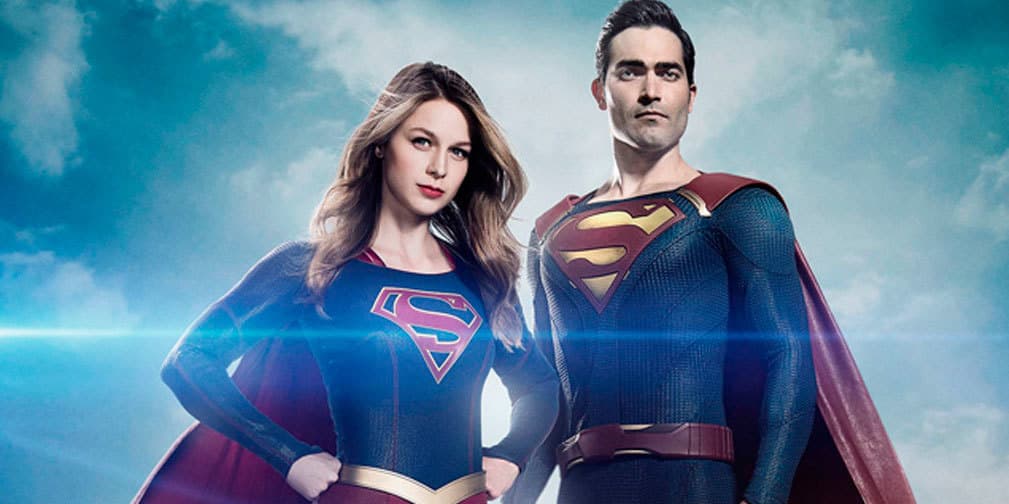 Al llegar a la Tierra, su primo ya es Superman y la lleva con los Danvers para que la enseñen a ser cuidadosa con sus poderes
