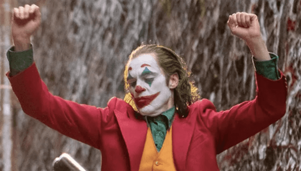 La escena del Joker bailando en las escaleras se hizo viral. La gente fue en masa a recrearla en la locación de Nueva York. Los vecinos se hartaron del gentío y han estado corriendo a cubetazos y otras finezas a los extraños.