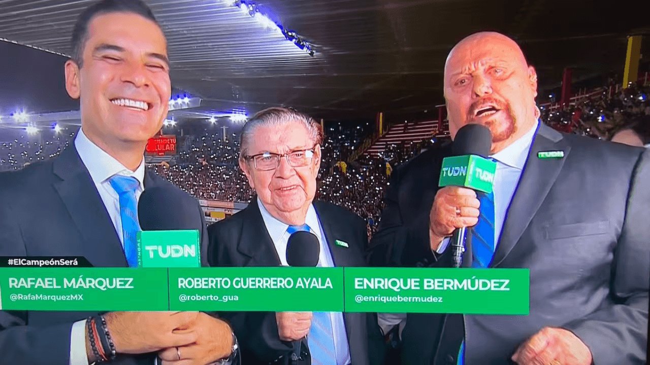 Tras pedir oraciones, revelan qué enfermedad tiene comentarista de TUDN; destapan cómo se encuentra en el hospital 