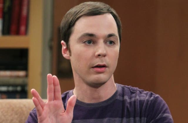 La voz intelectual de Sheldon Cooper en español latino también era suya.