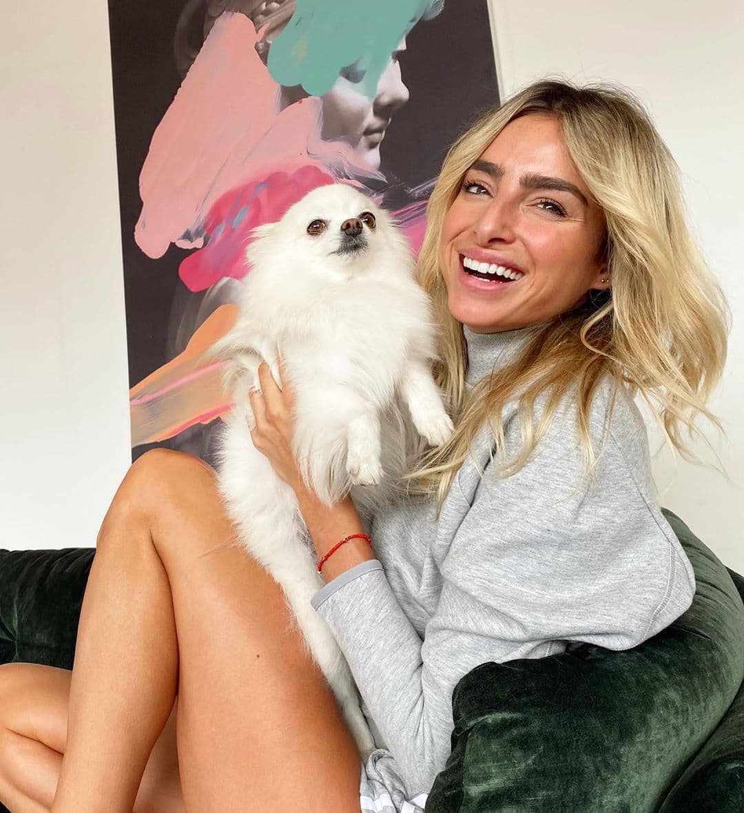 ¡La actriz tiene una perrita llamada Bimba que seguido la acompaña en los entrenamientos que comparte en redes sociales!