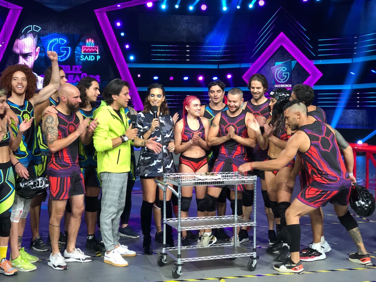 Said P. mide 1.75 mts. y cumplió 28 años el pasado 23 de agosto, ¡hasta terminó cubierto de pastel cuando lo celebraron en el foro!