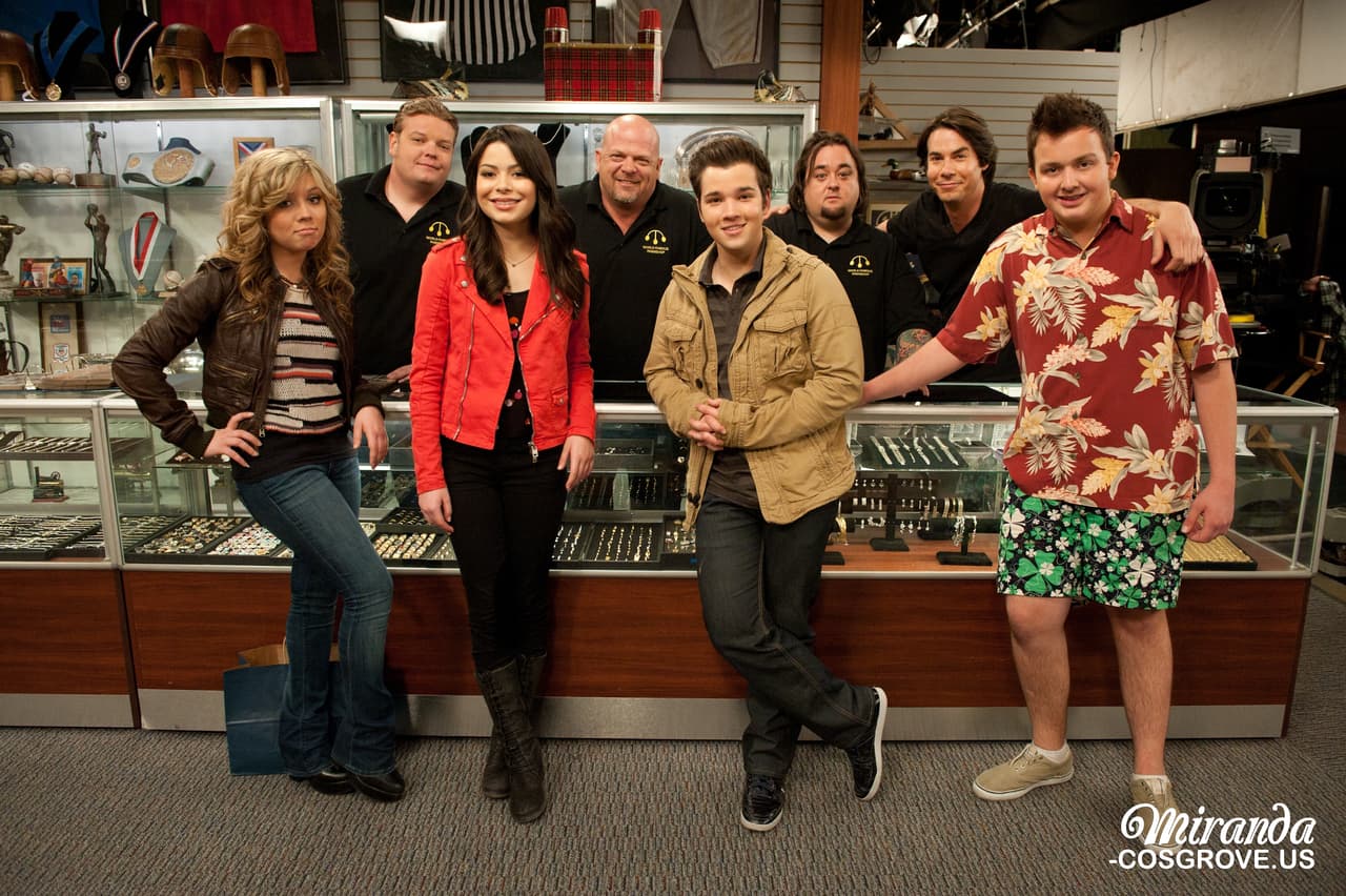 Los compradores ofrecen $10,000 dólares, pero Gibby se niega a vender la réplica de su cabeza.