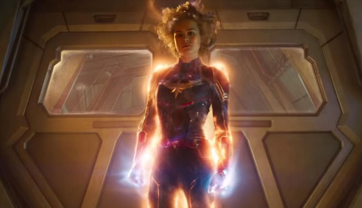 Brie Larson es Carol Denvers, Capitana Marvel, la nueva superheroína del MCU, una de las más poderosas.