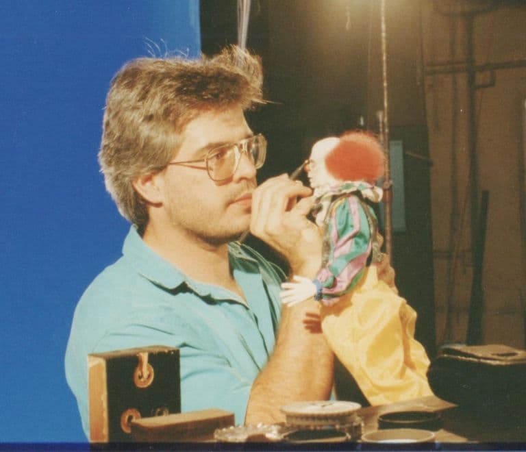 En varias escenas usaron animación stop-motion, incluida la escena en la que Eddie se está bañando y el payaso abre el desagüe para que se adapte a su cabeza, la escena donde el payaso hace un salto mortal en el aire por una tubería de desagüe en el edificio de alcantarillado, y la escena donde Belch se dobla por la mitad y es asesinado por el payaso. Se eligió esta opción porque era más barata que CGI.