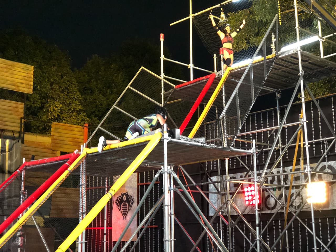 Las invitadas debutaron en el Circuito de Velocidad, en el cual María José tomó la delantera en los obstáculos y fue la primera en pasar la pirámide; al final tocó sin problemas la campana.