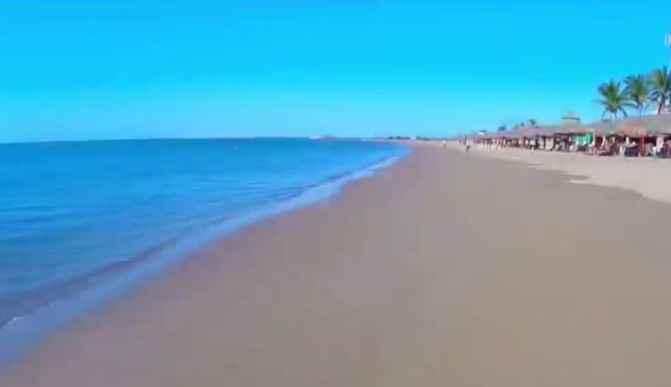 Gobierno gasta millones para limpiar las playas... para tirar la basura al mar