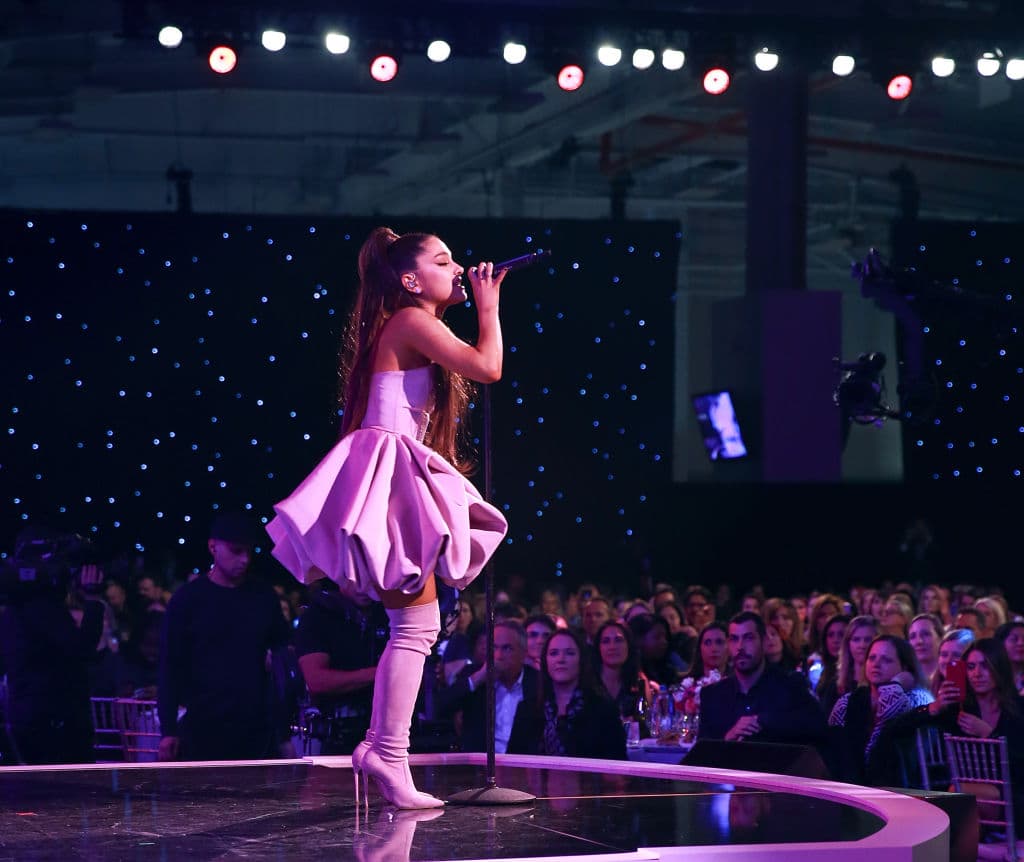 Ariana Grande: Fue Cat en 'Victorious' y después una estrella de pop que conquistó el mundo con sus 1.53m.